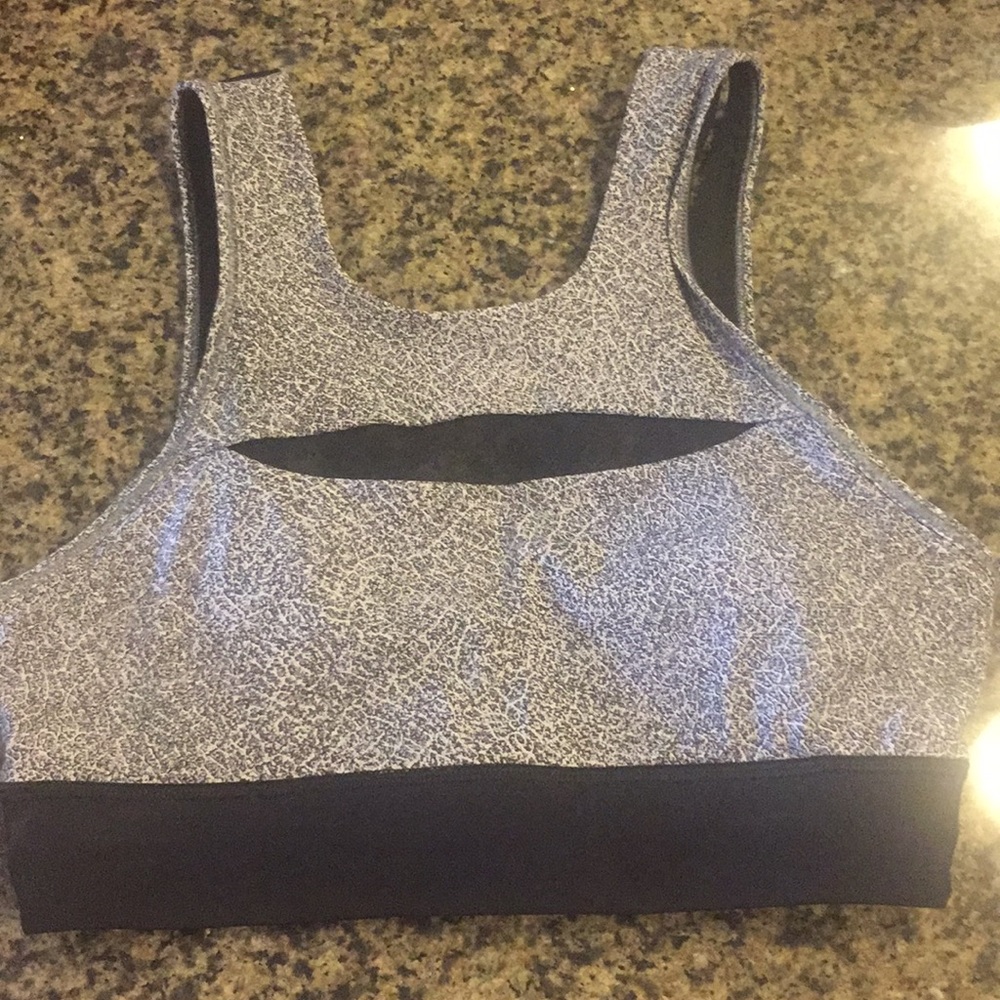 Lululemon run the day bra